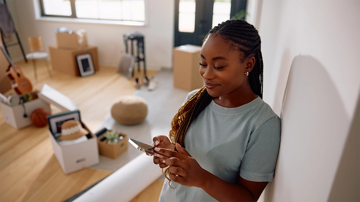 Customer Behavior of a woman researching home equity options